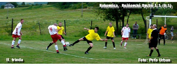 Z majstrovského futbalového zápasu II. triedy rožňavského okresu: Rakovnica - Rožňavské Bystré 1:1 (0:1). Foto: Peter Urban