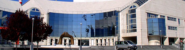Moderná budova Slovenského národného divadla v Bratislave po 20 rokoch od začatia výstavby v polovici apríla 2007 konečne otvorí svoje dvere pre nedočkavých hostí. A majú byť veru prečo! Príďte sa pozrieť aj vy!