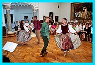 Skupina renesannej hudby a tanca Bourdon z Budapeti na oslavch 100 vroia Obrazrne v Krsnohorskom Podhrad