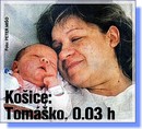 Tomko Sekr sa narodil 3 sekundy po polnoci v nemocnici v aci ako prv Roavan mamike Ivane Sekrovej. Fotoreprodukcia z Plus jeden de, 2.1.2009
