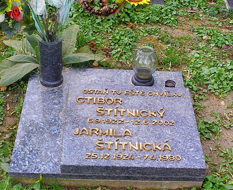 Hrob manelov ttnickch v Slviom dol v Bratislave