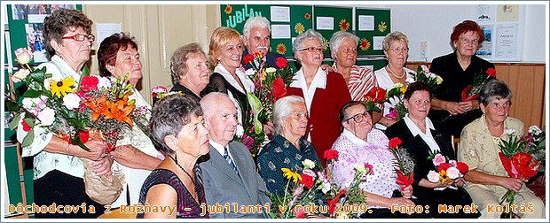 Krásne životné jubileá oslavovali seniori z Rožňavy na tradičnom podujatí klubu, ktoré pravidelne dvakrát ročne usporadúvajú pri príležitosti okrúhlych životných jubileí členov klubu dôchodcov. Tohto roku to bolo 23. júna popoludní. Foto: M. Koltáš